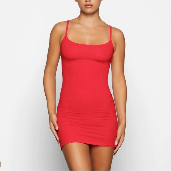 SKIMS Fits Everybody Slip Dress RUBY - Picture 1 of 6